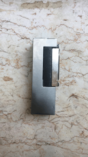 מנעול חשמלי לדלת